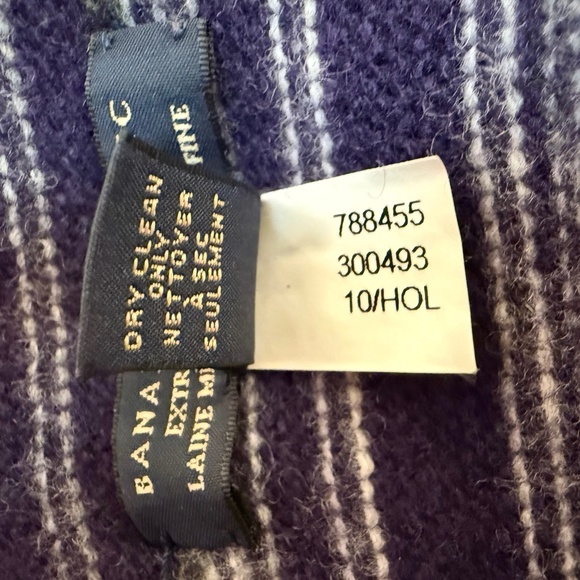 Banana Republic Extra Fine Merino Wool Scarf – Navy with Stripes - Picture 9 of 13